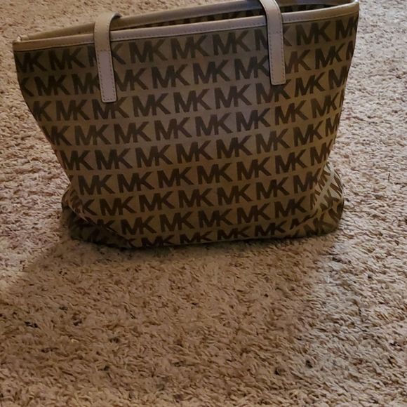 Michael Kors purse - Picture 2 of 2